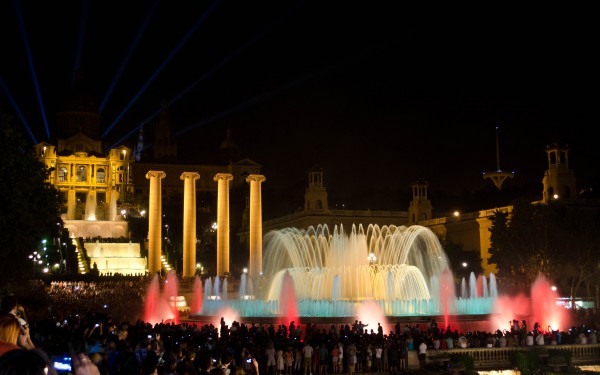 Магический фонтан Монжуика в Барселоне