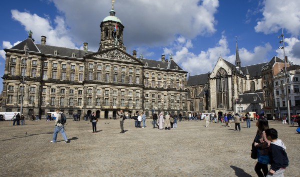 Фасад королевского дворца в Амстердаме