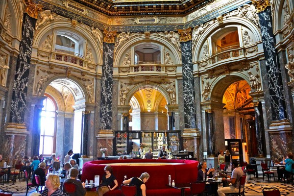Холл венского музея истории искусств