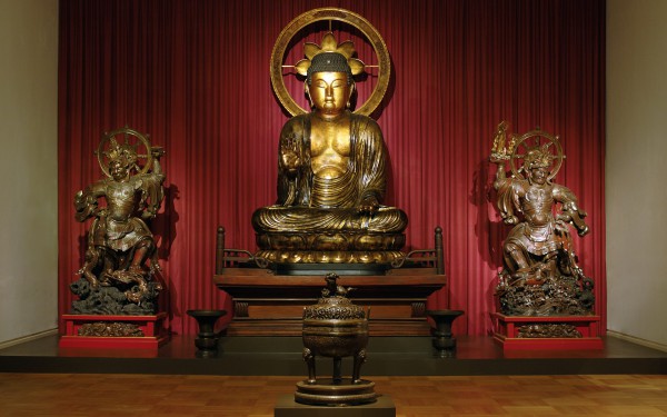 Статуя Будды в разделе Востока в Музей пяти континентов в Мюнхене