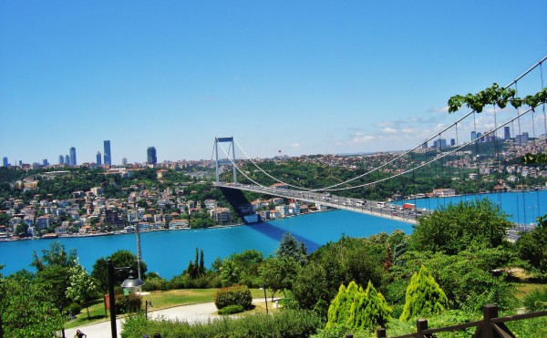 Вид на пролив Босфор в Стамбуле