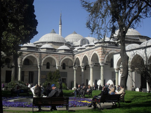 Внутренний двор Дворца Топкапы в Стамбуле