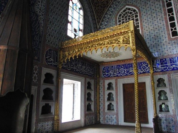 Убранство комнат Дворца Топкапы в Стамбуле