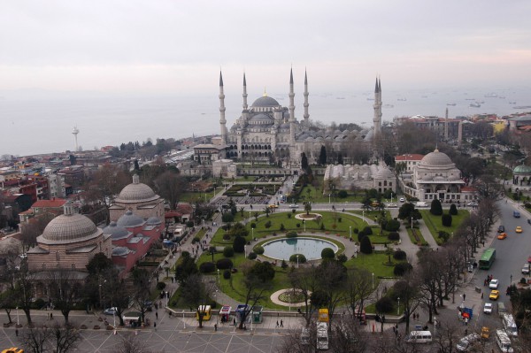 Вид на Площадь Султанахмет в Стамбуле с высоты птичьего полета