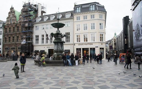 Фонтан на площади Амагер Торв в Копенгагене