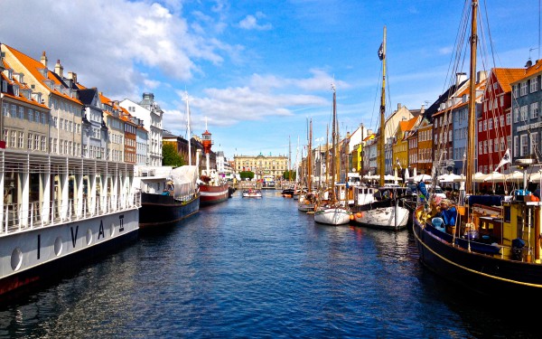 Ровная гладь канала Копенгагена