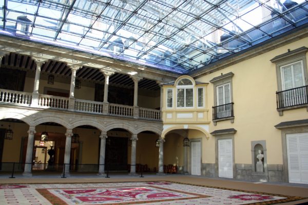 Внутри Королевского дворца Эль-Пардо в Мадриде