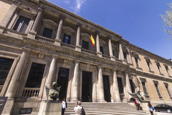 Вход в Национальный Археологический музей в Мадриде
