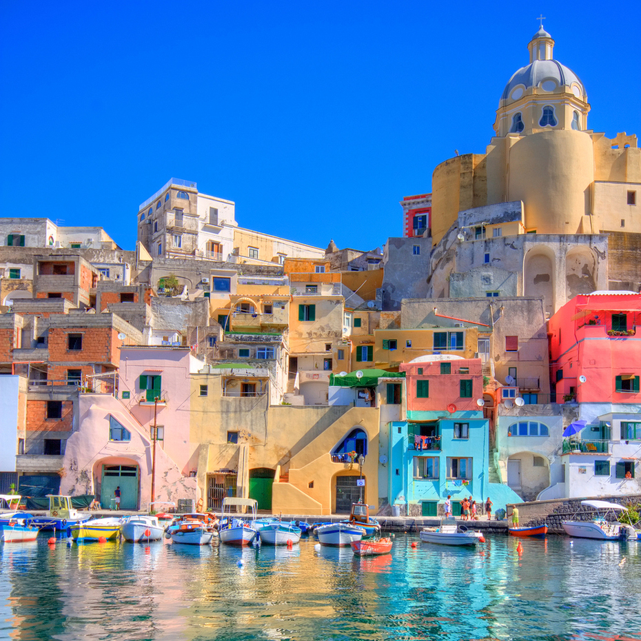 Мартовские праздники в Неаполе (Италия), дешевые авиабилеты и отели от 11476 руб.